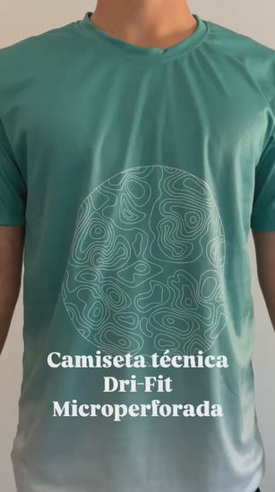 video of a young man turning to show the 22steps poliester tshirt 